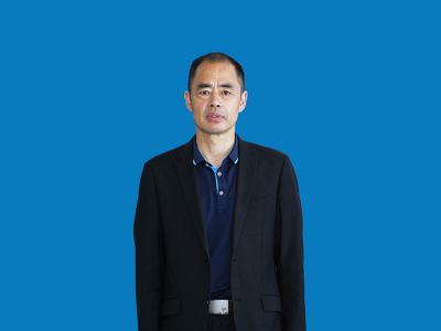 李炎海：中學(xué)化學(xué)教師，高級(jí)教師，湖北名師，來自黃岡分校，長(zhǎng)期擔(dān)任清北班化學(xué)教學(xué)，學(xué)科功底深厚，教學(xué)作風(fēng)扎實(shí)，教學(xué)成績(jī)突出，深受學(xué)生喜愛