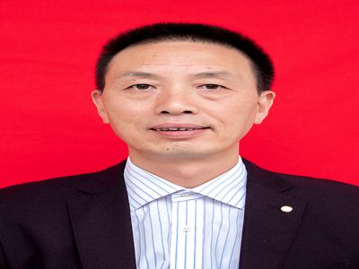 冉澤明：遠(yuǎn)恒佳學(xué)校小學(xué)部副校長(zhǎng)，高級(jí)教師，全國(guó)優(yōu)秀教師、全國(guó)新教育榜樣教師、重慶市骨干教師，榮獲重慶市美術(shù)優(yōu)質(zhì)課一等獎(jiǎng)