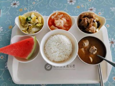 美好學(xué)校|湖畔餐廳，請(qǐng)你低調(diào)一點(diǎn)好么？