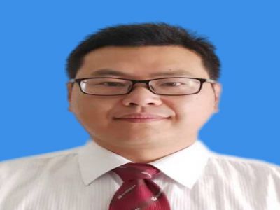 黃健:中學(xué)數(shù)學(xué)一級(jí)教師，12年教齡，長(zhǎng)期擔(dān)任班主任，帶領(lǐng)過6屆高三參加高考，多名學(xué)生被一流大學(xué)錄取。曾擔(dān)任年級(jí)組長(zhǎng)、數(shù)學(xué)教研組長(zhǎng)，輔導(dǎo)多名學(xué)生在希望杯全國(guó)邀請(qǐng)賽和全國(guó)數(shù)學(xué)奧賽中獲獎(jiǎng)，多次評(píng)為校優(yōu)秀班主任、優(yōu)秀教師、骨干教師。獲貴州省六盤水市骨干班主任榮譽(yù)稱號(hào)。   六枝特區(qū)第六屆高中數(shù)學(xué)優(yōu)質(zhì)課評(píng)委，六盤水市2017屆高中數(shù)學(xué)質(zhì)量監(jiān)測(cè)考試命題教師，2018年貴州省普通高中高考評(píng)卷教師，并評(píng)為優(yōu)秀
